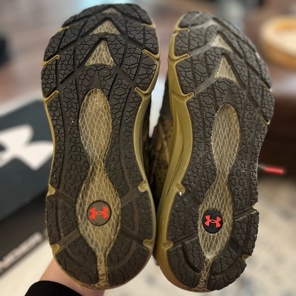 Under Armour fits size 8.5-9 women - camo HOVR - Picture 8 of 10